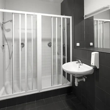 Hostel & Letov Prága