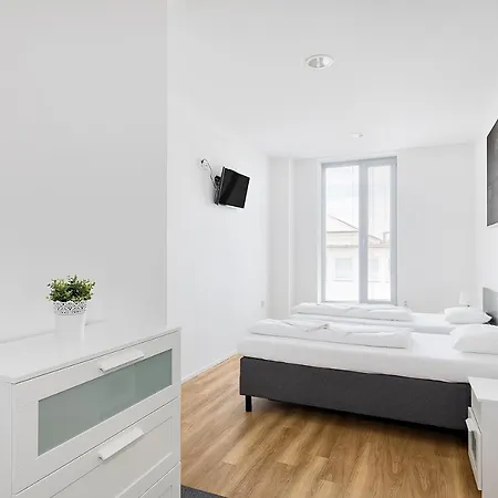 & Letov Hostel