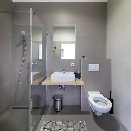 & Letov Auberge de jeunesse Prague