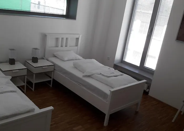 Hostel & Letov Prága
